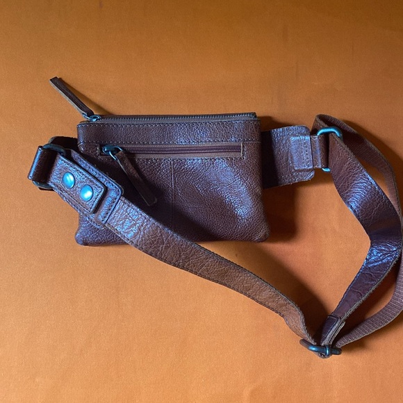 Spikes & Sparrow Leather Hip/Belt Bag - Picture 5 of 5
